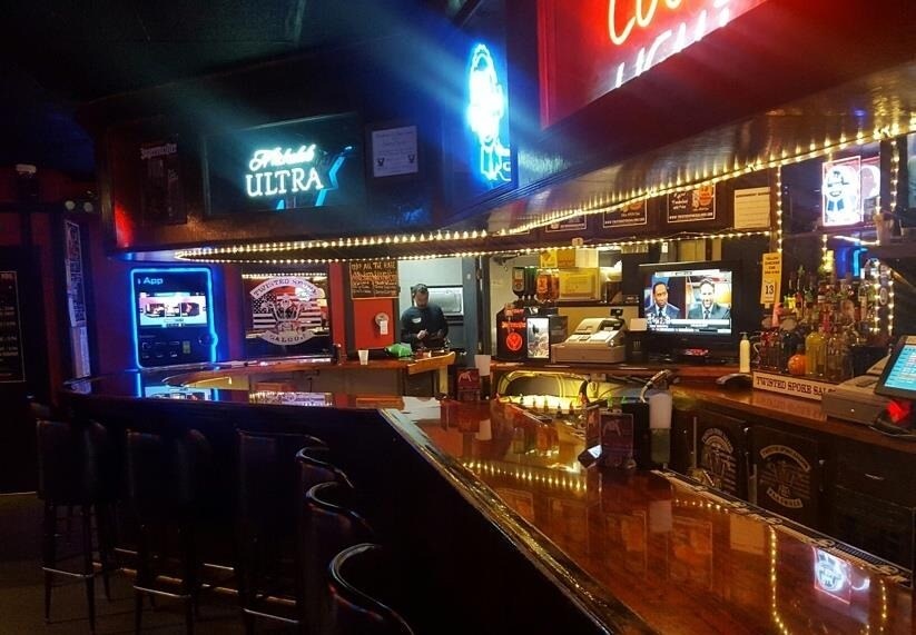 More Photos Of 251 Derby St, Pekin Bar For Sale