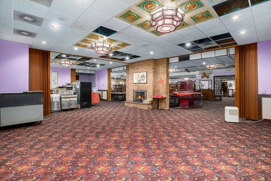 More Photos Of 2320 S Dort Hwy, Flint Restaurant For Sale