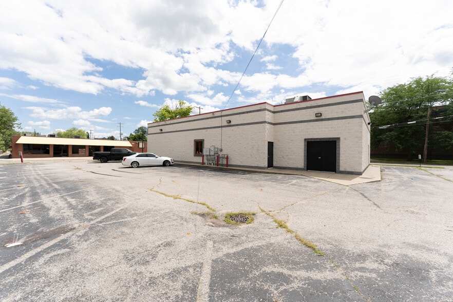 More Photos Of 1088 S University St, Mount Pleasant Restaurant For Lease