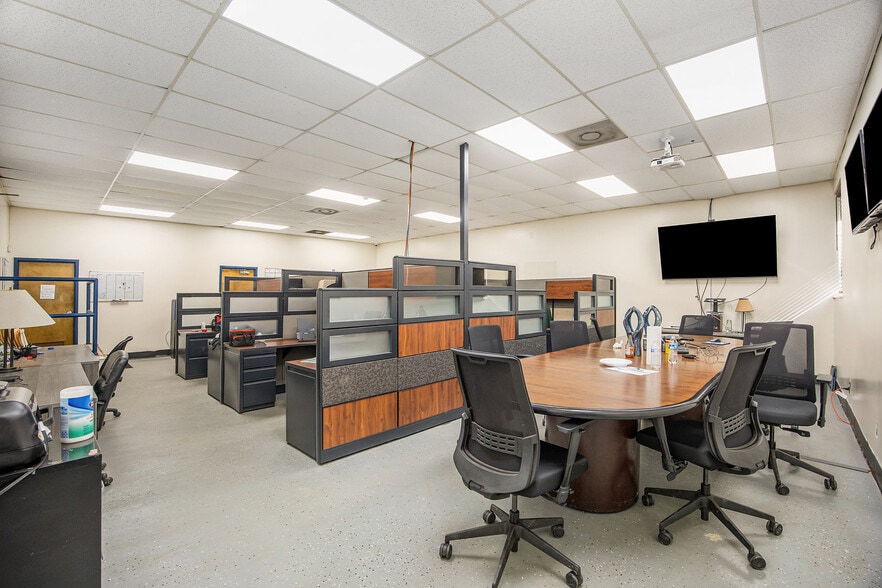 More Photos Of 4625 Stonegate Industrial Blvd, Stone Mountain Service For Lease