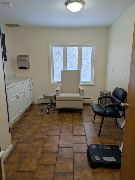 More Photos Of 11 Garden Rd, Plaistow Medical For Lease