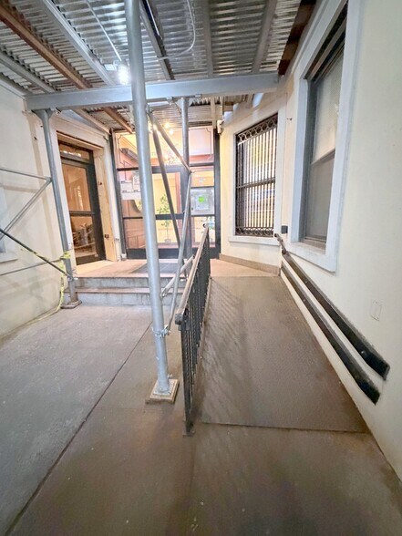 More Photos Of 43 Central Park N, New York Apartments For Lease