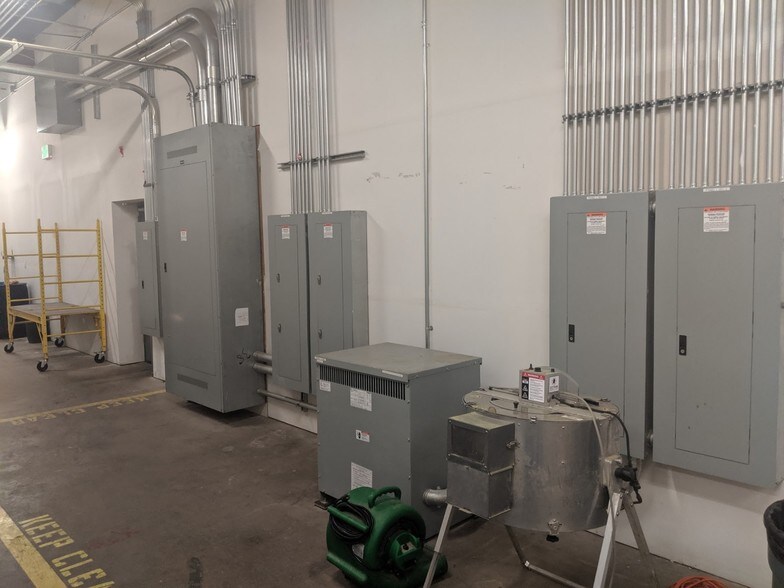 More Photos Of 5395 E 39th Ave, Denver Warehouse For Sale