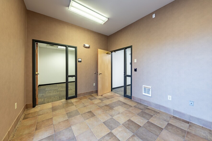 More Photos Of 109 Cambridge Pl, Bridgeport Office For Lease