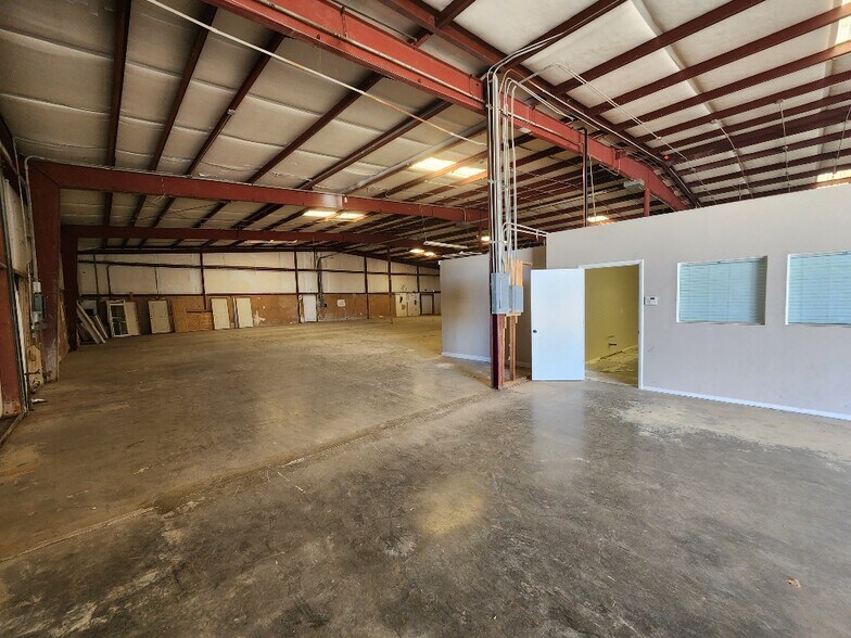 More Photos Of 425 S Main St, Coolidge Manufacturing For Lease