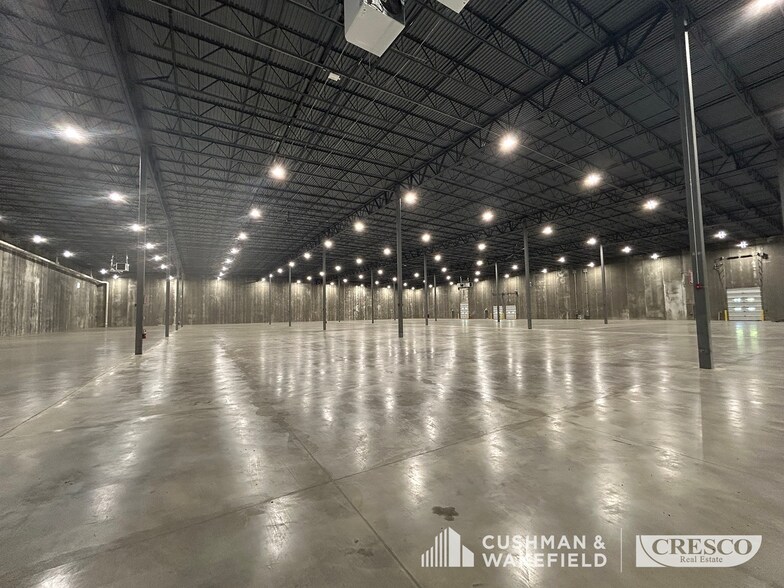 More Photos Of 2001 Victoria St, Warren Distribution For Lease