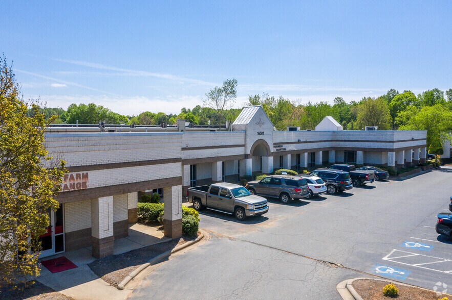 Primary Photo Of 16501 Northcross Dr, Huntersville Office For Lease
