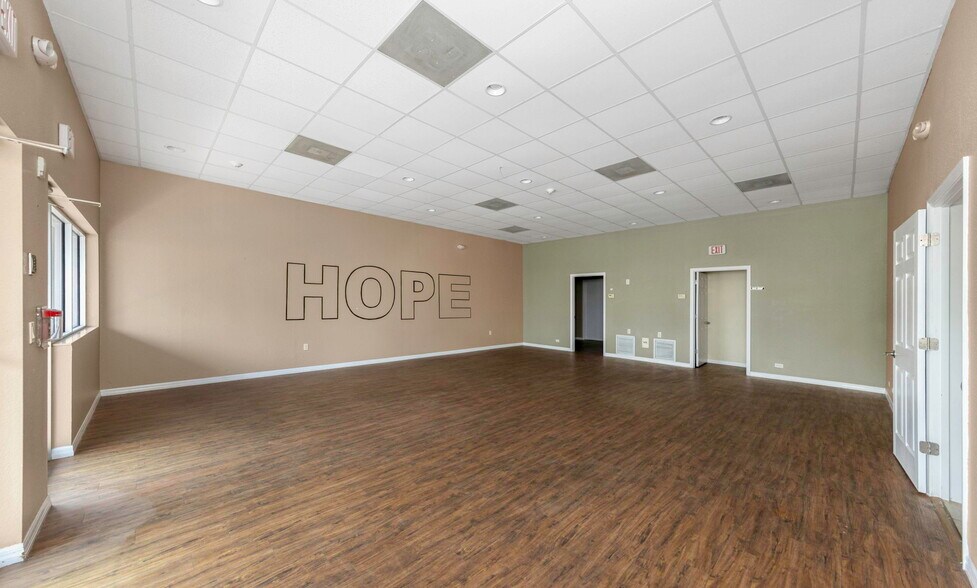 More Photos Of 655 N Indiana Ave, Englewood Medical For Sale