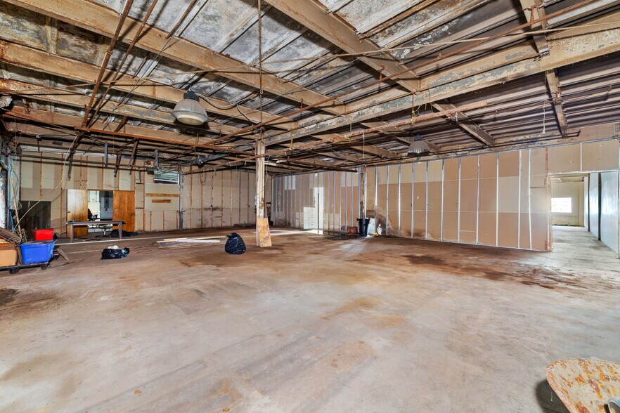 More Photos Of 8033 Bennett St, Pittsburgh Industrial For Sale