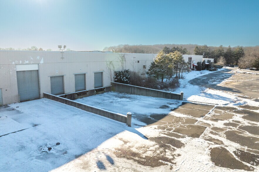 More Photos Of 1770 Walt Whitman Rd, Melville Distribution For Lease