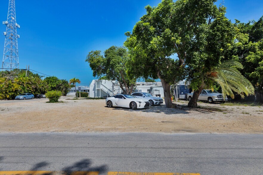 More Photos Of 81901 Overseas Hwy, Islamorada Restaurant For Sale