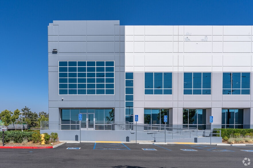 More Photos Of 2358 Cottonwood Ave, Riverside Warehouse For Lease