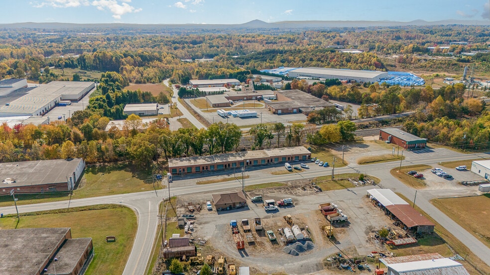 More Photos Of 3240 Highland Ave NE, Hickory Warehouse For Lease