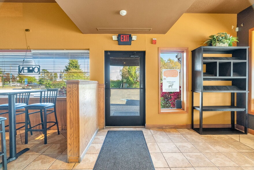 More Photos Of 119 Clinton Ave, Saint Clair Restaurant For Sale