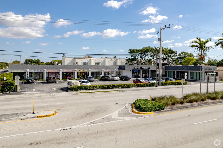 More Photos Of 821-859 E Oakland Park Blvd, Oakland Park Storefront For Lease