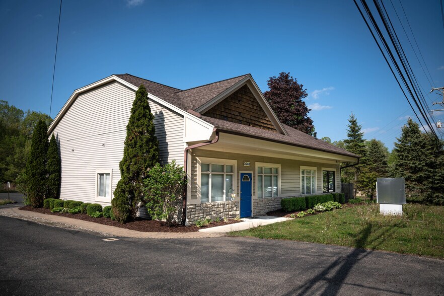 Primary Photo Of 3048 W Clarkston Rd, Lake Orion Office Residential For Lease