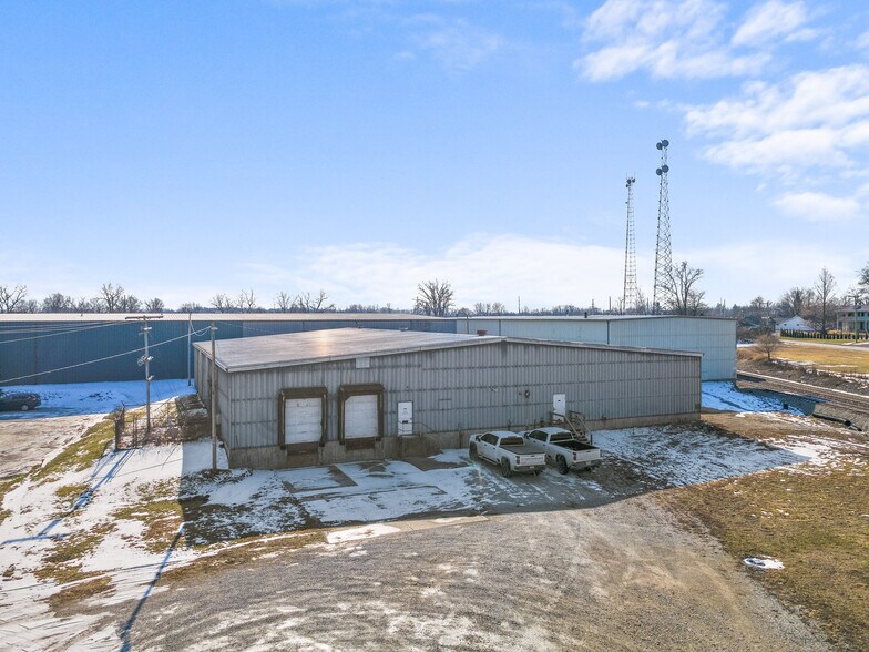 More Photos Of 908-918 E Franklin St, Hartford City Manufacturing For Sale