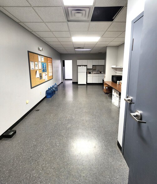 More Photos Of 2725 Tracy Rd, Northwood Light Manufacturing For Lease