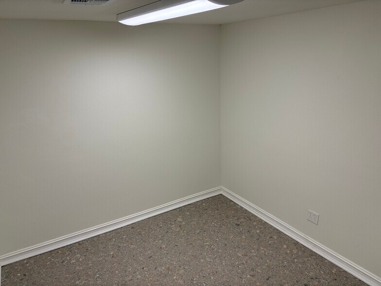 More Photos Of 9216 N Garnett Rd, Owasso Office For Lease