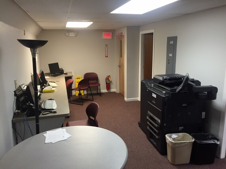 More Photos Of 50 Aldrin Rd, Plymouth Flex For Lease