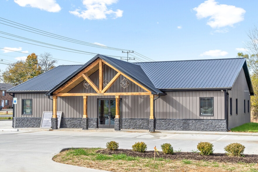 More Photos Of 3400 Sandpiper, Clarksville Office For Lease