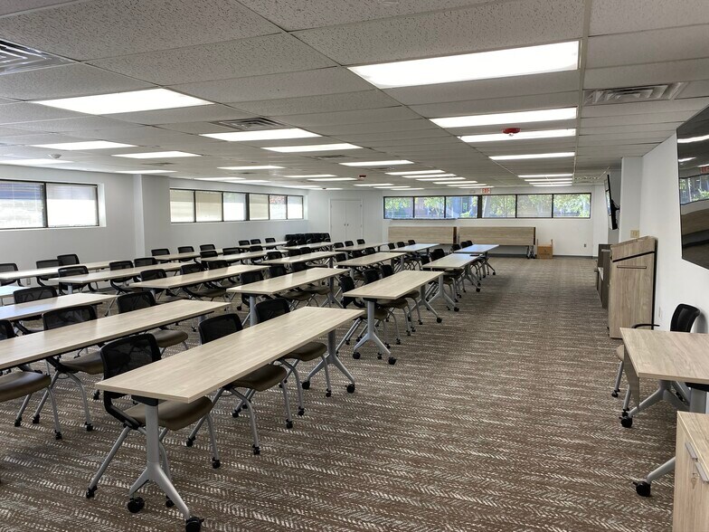 More Photos Of 610 Thimble Shoals Blvd, Newport News Unknown For Lease