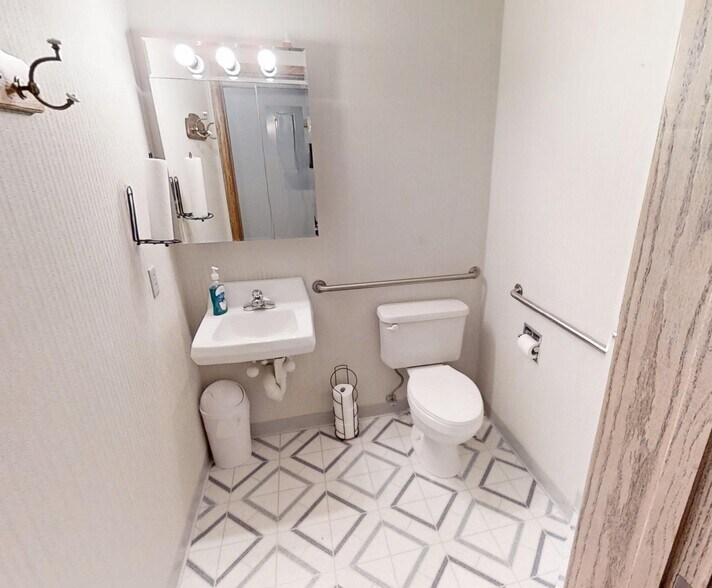 More Photos Of 103-105 E 27th St, Hays Office For Sale