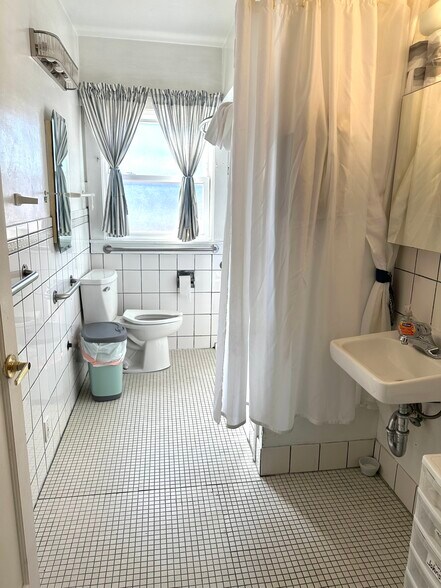 More Photos Of 423 McLaughlin St, Richmond Healthcare For Sale