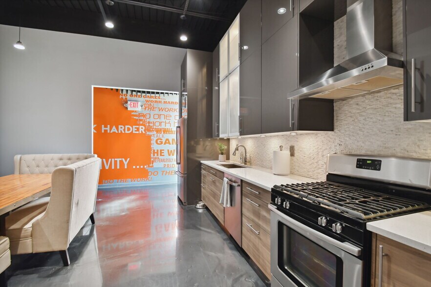 More Photos Of 3330 W Cypress St, Tampa Office For Sale