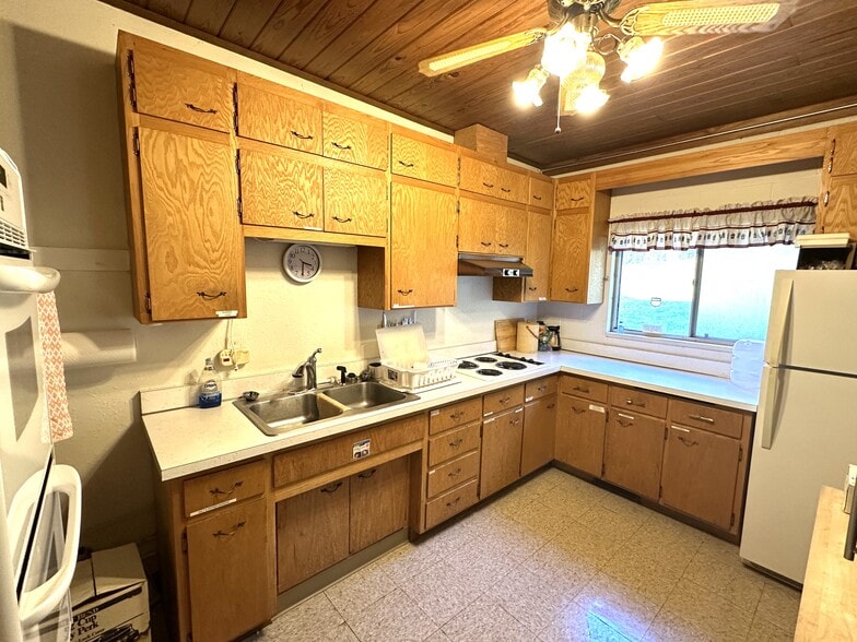 More Photos Of 6103 Forest Hills Rd, Rockford Specialty For Sale