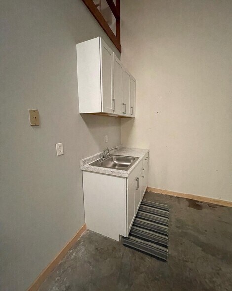 More Photos Of 6020 Parkway North Dr, Cumming Light Distribution For Lease