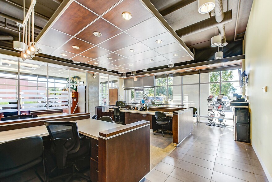 More Photos Of 2040 Springfield Rd, Kelowna Apartments For Sale