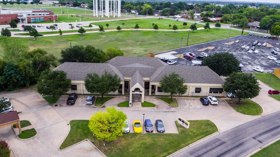More Photos Of 3305 N Calais Dr, Sherman Medical For Lease