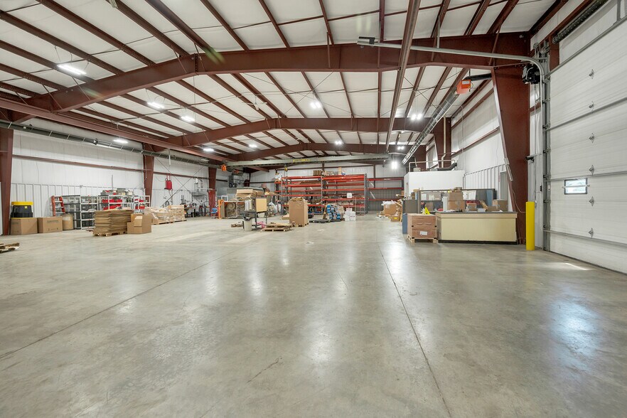 More Photos Of 1725 Suburban Dr, De Pere Manufacturing For Sale