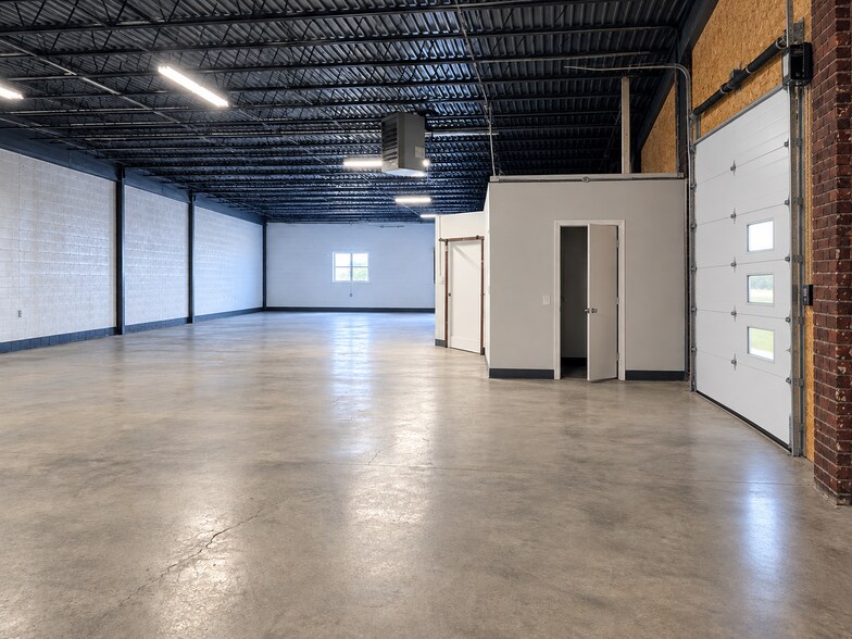 More Photos Of 99 Parker St, Clinton Warehouse For Lease