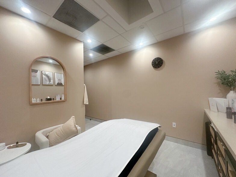 More Photos Of 7225 Melrose Ave, Los Angeles Medical For Lease