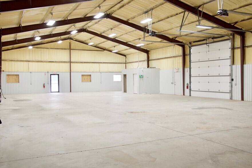 More Photos Of 4651 Technology Dr, Weatherford Service For Lease