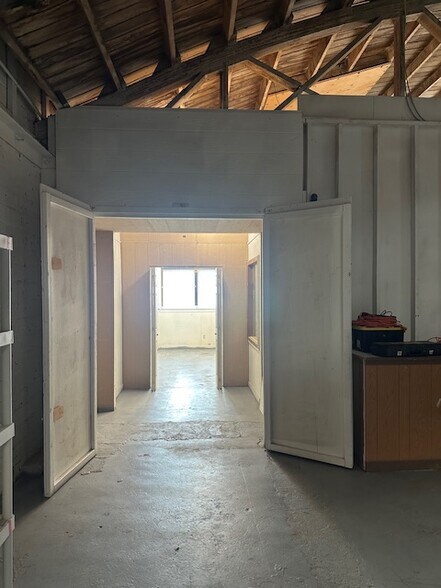 More Photos Of 4530 Martin Luther King Jr Way, Oakland Warehouse For Lease
