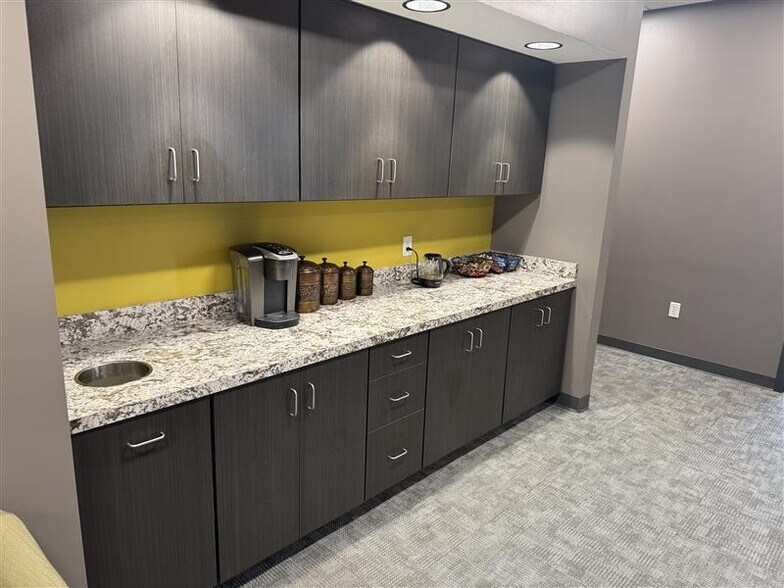 More Photos Of 117 Perspective Dr, Granger Office For Lease