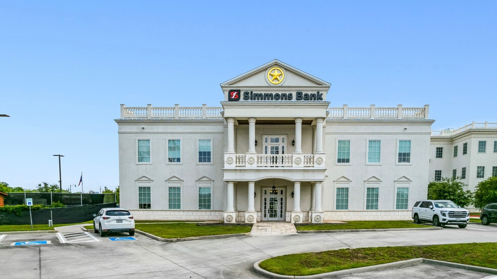 More Photos Of 815 W Davis St, Conroe Office For Sale