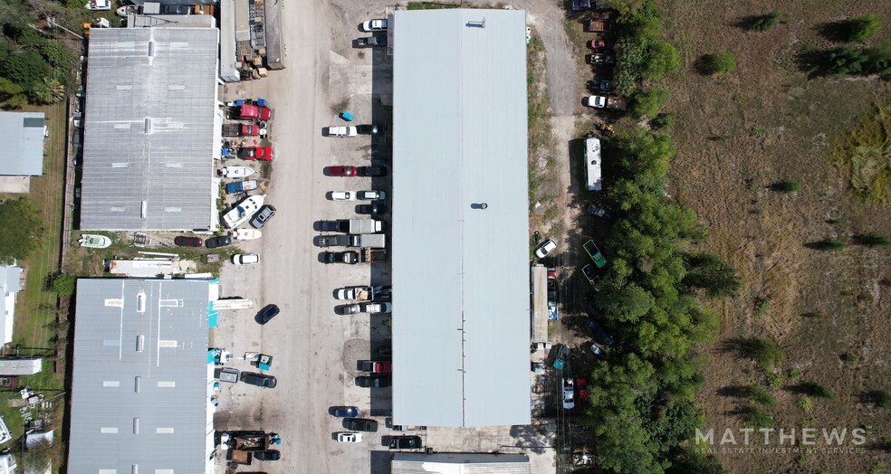 More Photos Of 8911-8919 N Fork Dr, North Fort Myers Warehouse For Lease