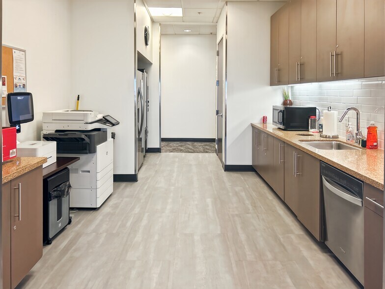 More Photos Of 170 S Green Valley Pky, Henderson Coworking Space