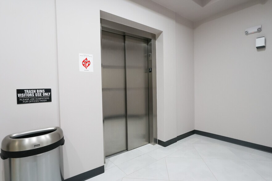 More Photos Of 13564 Village Park Dr, Orlando Office For Sale