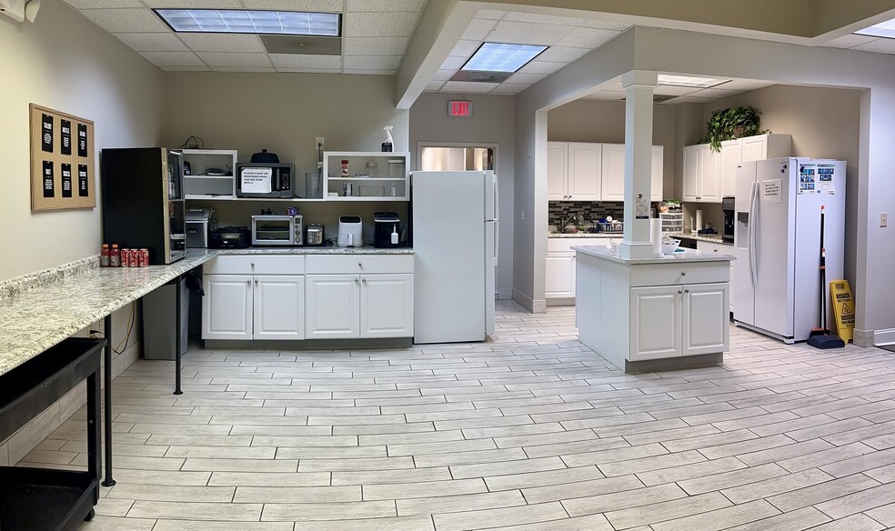More Photos Of 401 Westpark Ct, Peachtree City Office For Lease