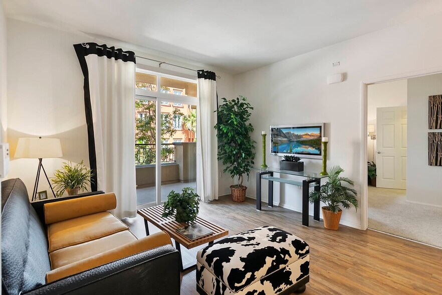 More Photos Of 8601 Lincoln Blvd, Los Angeles Apartments For Lease