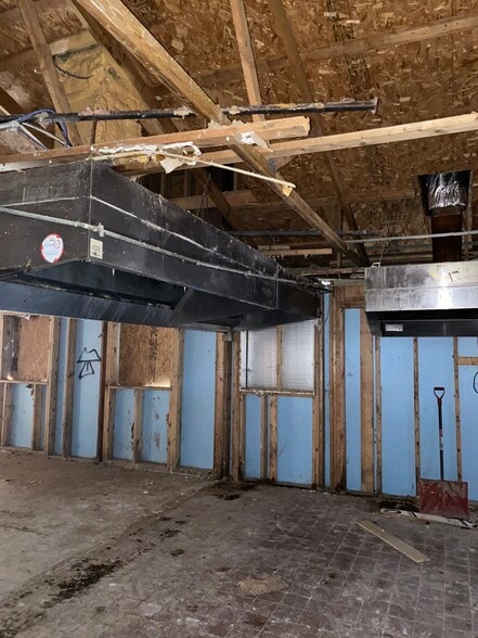 More Photos Of 201 W Saginaw Rd, Sanford Freestanding For Sale