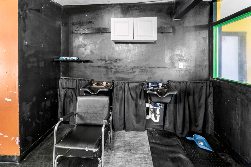 More Photos Of 4118 Augusta Rd, Savannah Freestanding For Sale