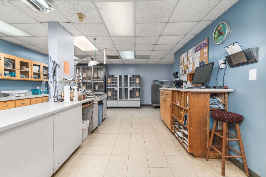 More Photos Of 3431 Waterlick Rd, Lynchburg Veterinarian Kennel For Sale