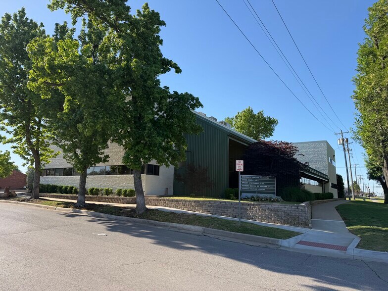More Photos Of 707 24th Ave SW, Norman Medical For Lease