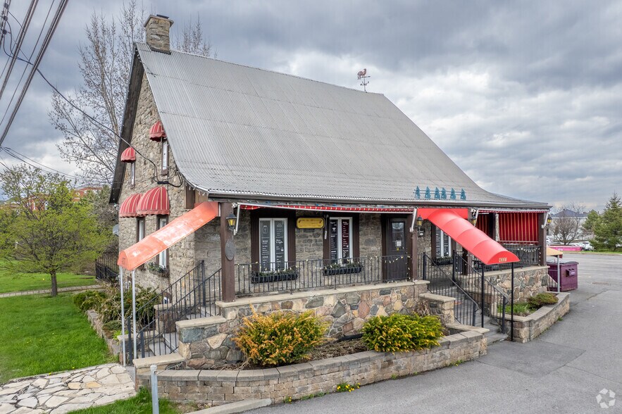 Primary Photo Of 4337 Boul Saint-Jean, Dollard-des-Ormeaux Restaurant For Sale